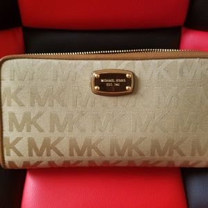 Brand new Micheal Kors lrg wallette